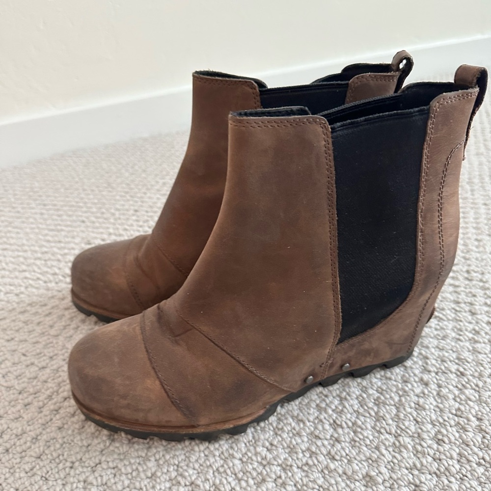 Sorel Joan of Arctic wedge booties size 8
